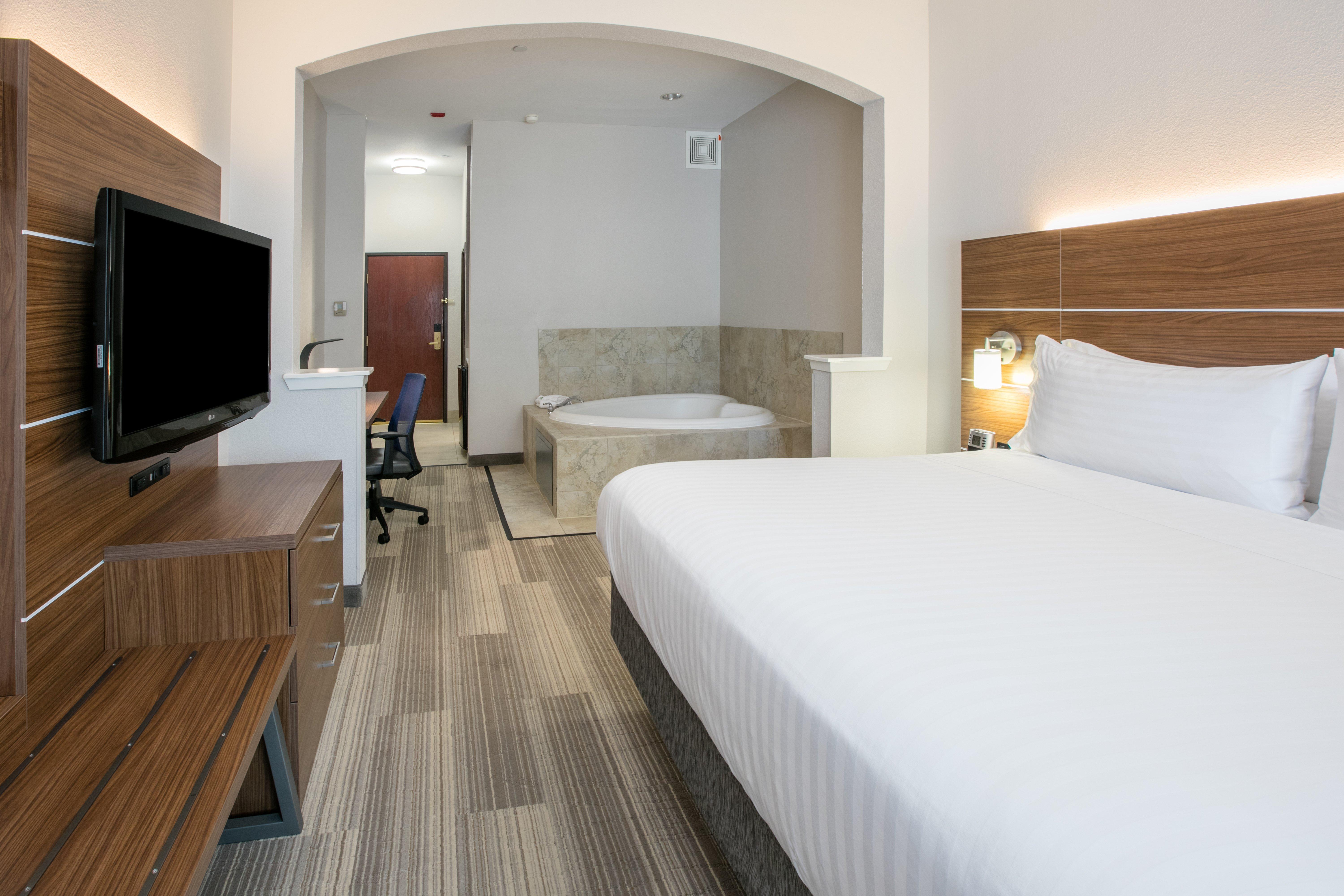 Holiday Inn Express Hotel & Suites Dallas - Grand Prairie I-20 By Ihg Exterior photo