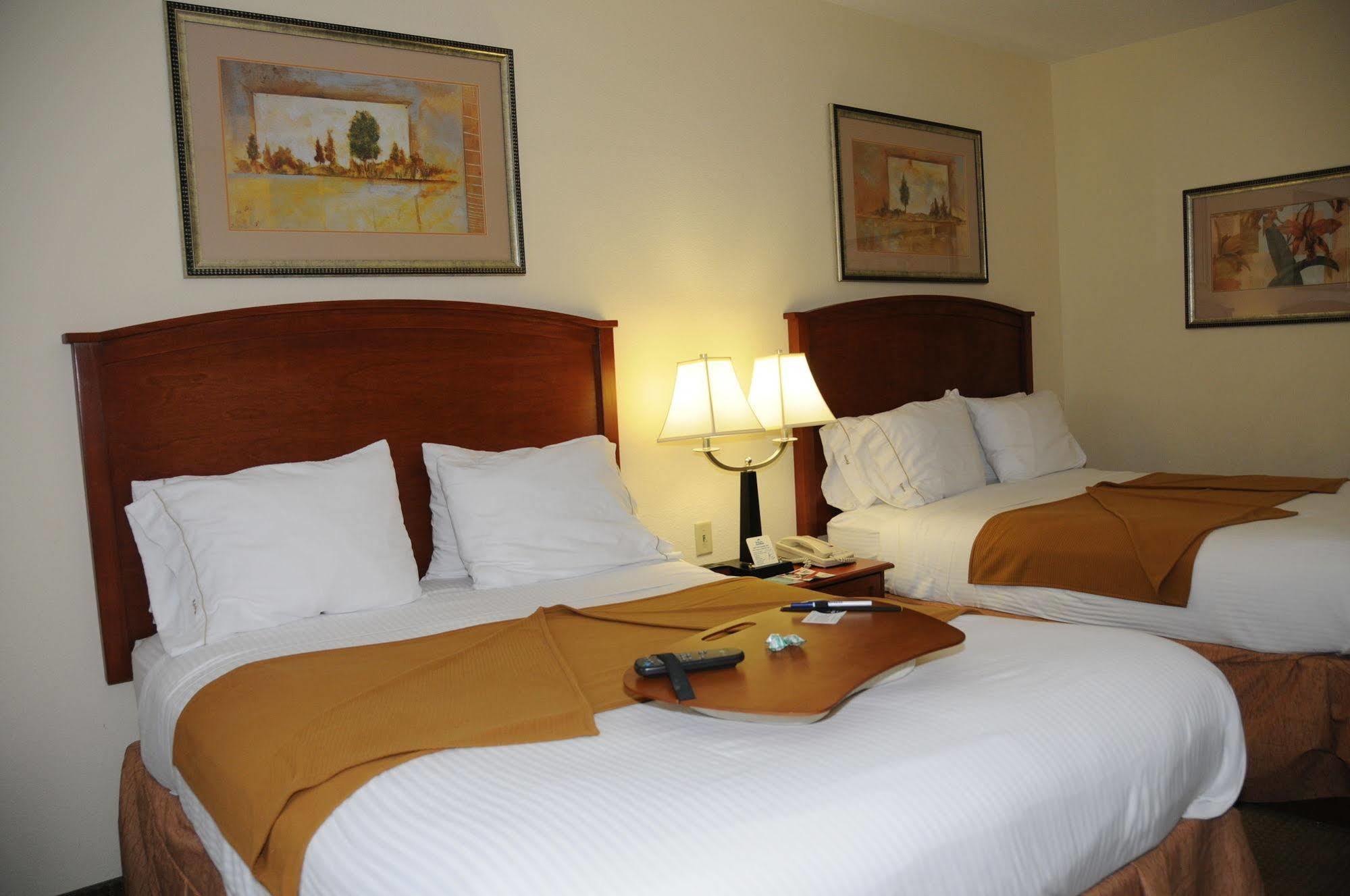 Holiday Inn Express Hotel & Suites Dallas - Grand Prairie I-20 By Ihg Exterior photo